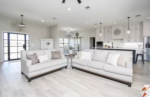 Living - 15007 Barak Rd, Guy, TX 77444 photo 2 of 3