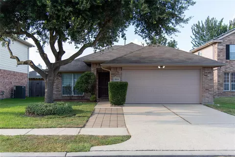 10214 Mills Run Dr, Houston, TX 77070