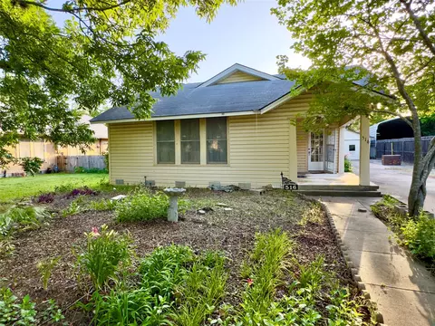 516 S Pecan Ave, Luling, TX 78648 photo 1