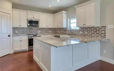 Kitchen - 40934 Thomas Ln, Hempstead, TX 77445 photo 1 of 4