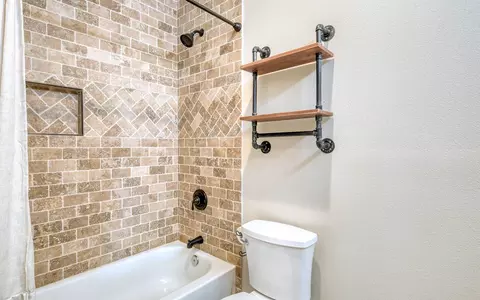 Bath - 40934 Thomas Ln, Hempstead, TX 77445 photo 3 of 3