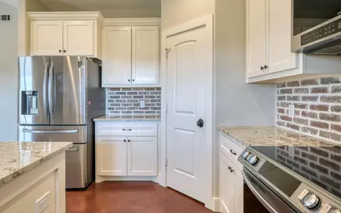 Kitchen - 40934 Thomas Ln, Hempstead, TX 77445 photo 4 of 4