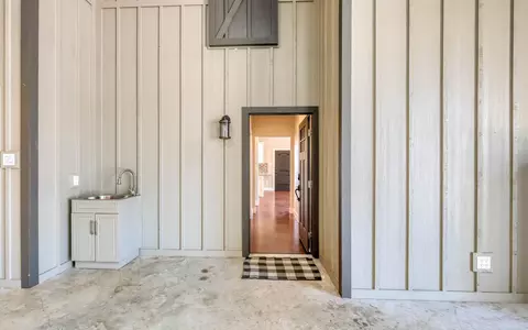 Entry Way - 40934 Thomas Ln, Hempstead, TX 77445 photo 2 of 2