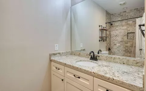 Bath - 40934 Thomas Ln, Hempstead, TX 77445 photo 2 of 3