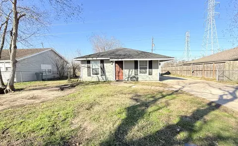 1108 Mobile Dr, Pasadena, TX 77506