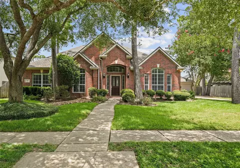 705 Hidden Oak Ln, Friendswood, TX 77546