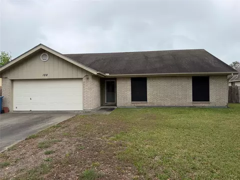 108 Timberline Dr, Port Lavaca, TX 77979
