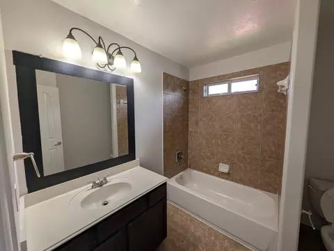 Bath - 25614 Crisp Spring Ln, Spring, TX 77373 photo 7 of 9