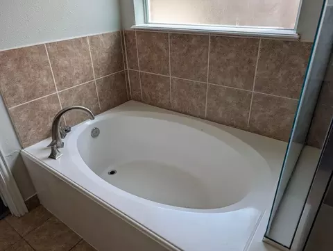 Bath - 25614 Crisp Spring Ln, Spring, TX 77373 photo 3 of 9