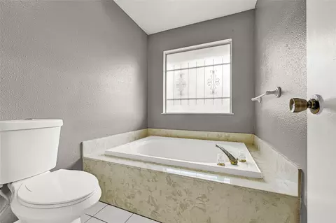 Bath - 6319 Bluestone Dr, Houston, TX 77016 photo 3 of 4