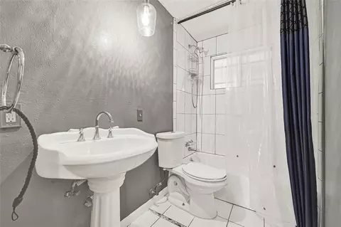 Bath - 6319 Bluestone Dr, Houston, TX 77016 photo 1 of 4