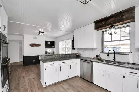 Kitchen - 7502 Ralick Ct, Spring, TX 77379 photo 4 of 6