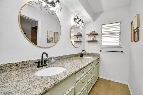 Bath - 7502 Ralick Ct, Spring, TX 77379 photo 3 of 3