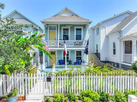 3010 Bernardo De Galvez Ave, Galveston, TX 77550
