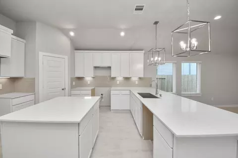 Kitchen - 24615 Broad Park Ct, Spring, TX 77373 photo 5 of 6