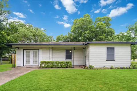 271 Muriel St, La Marque, TX 77568