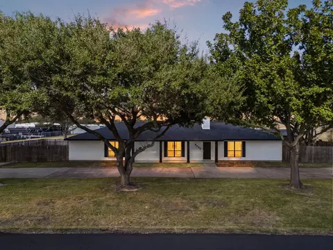 9203 Kostelnik St, Needville, TX 77461