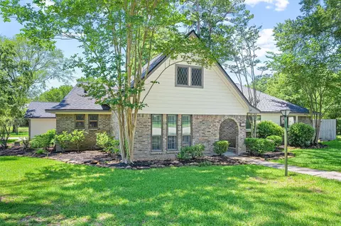 826 N Rivershire Dr, Conroe, TX 77304