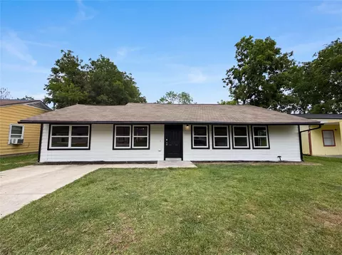 5935 Southseas St, Houston, TX 77033