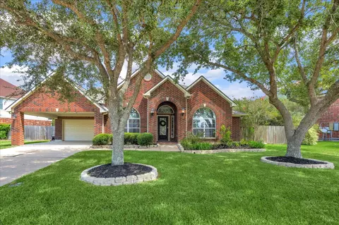 716 High Ridge Dr, Friendswood, TX 77546