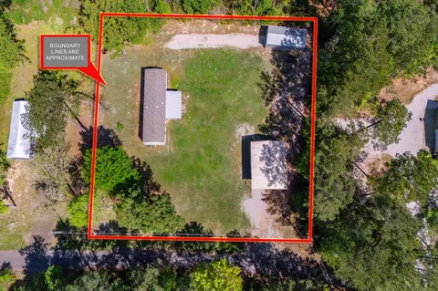 275 Bryan St, Zavalla, TX 75980