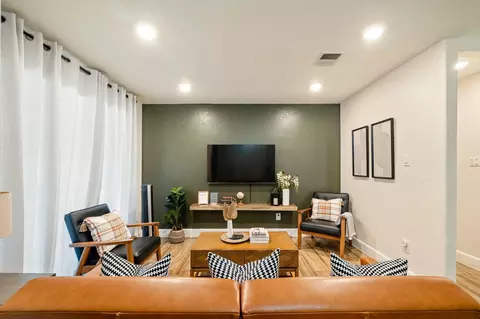 9651 Richmond Ave, Houston, TX 77063