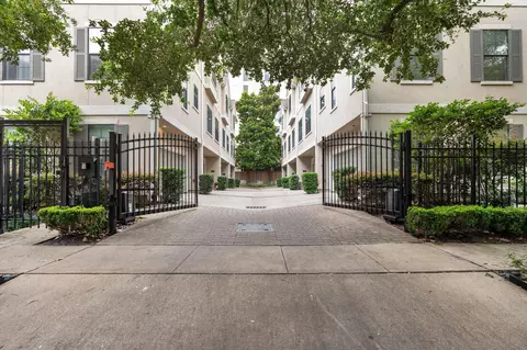2210 Mid Ln #101, Houston, TX 77027