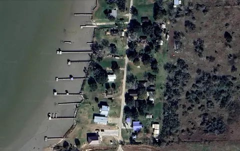 62 Trout St, Palacios, TX 77465