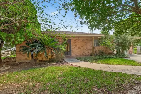 8428 Swiftwater Ln, Houston, TX 77075