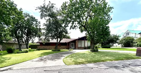3802 Dolphin Ln, La Porte, TX 77571