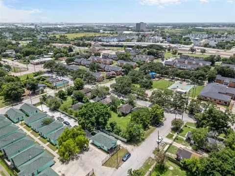 1202 Bayou St, Houston, TX 77020