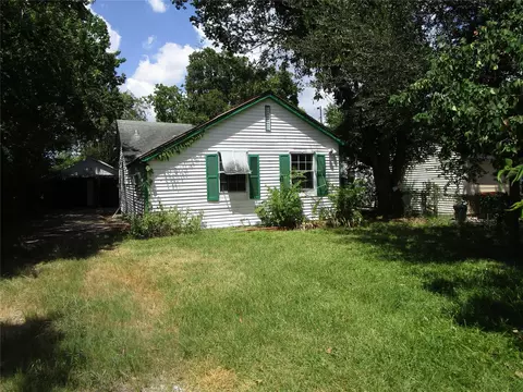 1306 Pershing St, Baytown, TX 77520