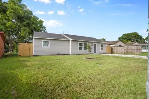 2202 Garvey Dr, Pasadena, TX 77506