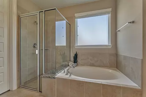 Bath - 4043 Steep Woods Dr, Spring, TX 77386 photo 2 of 5