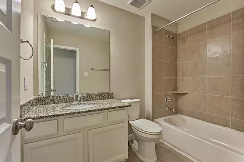 Bath - 4043 Steep Woods Dr, Spring, TX 77386 photo 4 of 5
