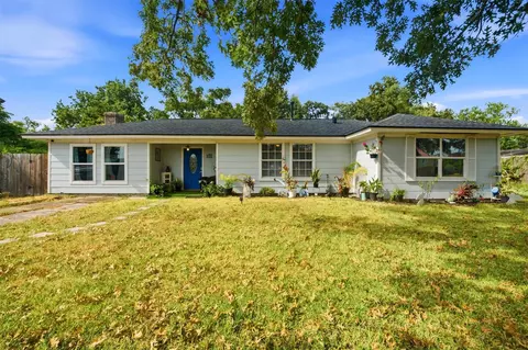618 S Shady Ln, La Porte, TX 77571
