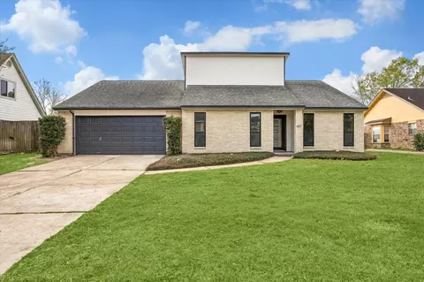 607 Tanglewood Dr, Friendswood, TX 77546