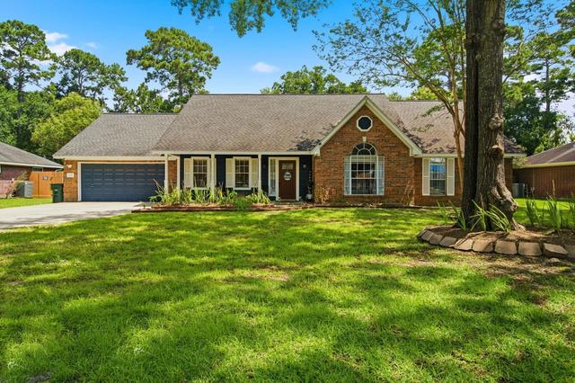 423 E Oak Hill Dr, Oak Ridge North, TX 77386
