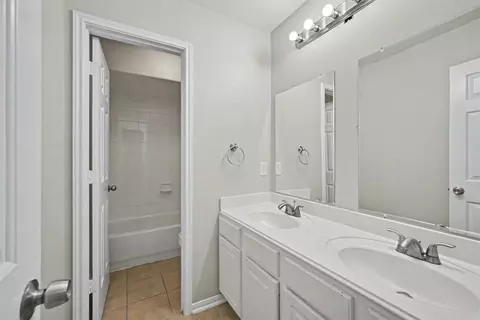 Bath - 24927 Corbin Gate Dr, Spring, TX 77389 photo 3 of 4