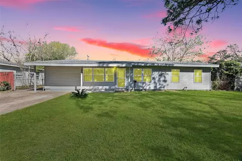 804 23rd Ave N, Texas City, TX 77590