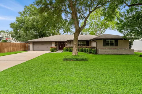 5438 Dumfries Dr, Houston, TX 77096