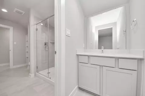 Bath - 24602 Broad Park Ct, Spring, TX 77373 photo 6 of 6