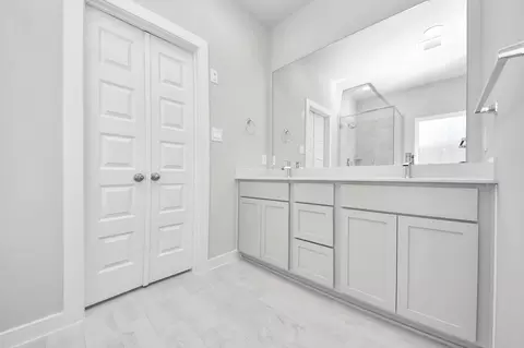 Bath - 24602 Broad Park Ct, Spring, TX 77373 photo 4 of 6