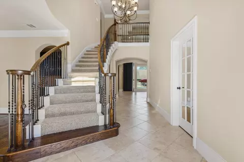 15811 Crestbrook Dr, Houston, TX 77059
