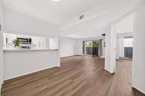 3015 Walnut Bend Lane Ln #31, Houston, TX 77042