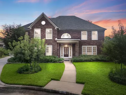 7414 Starbridge Dr, Houston, TX 77095