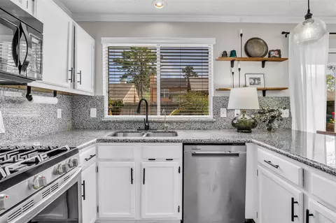 Kitchen - 9415 Towerstone Dr, Spring, TX 77379 photo 4 of 5