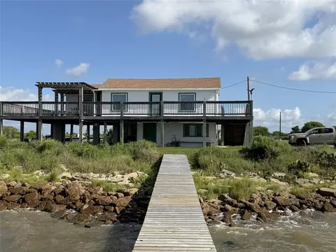 111 Dorsett Rd, Palacios, TX 77465