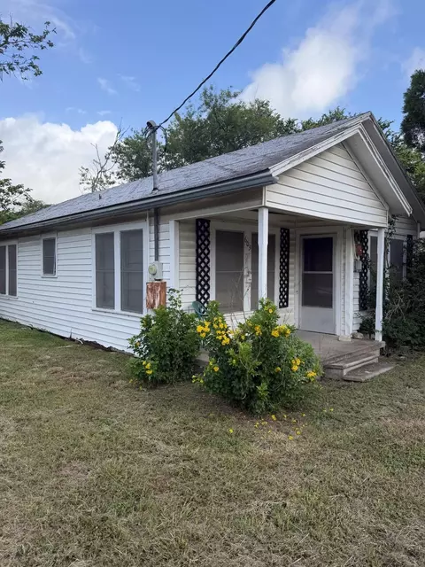 603 N Mechanic St, Weimar, TX 78962