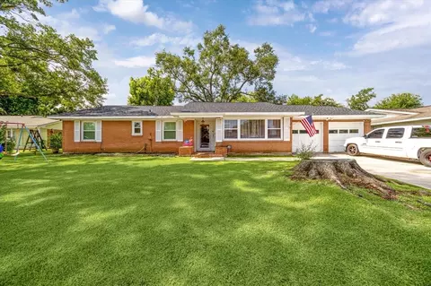 606 Brook Ln, Pasadena, TX 77502